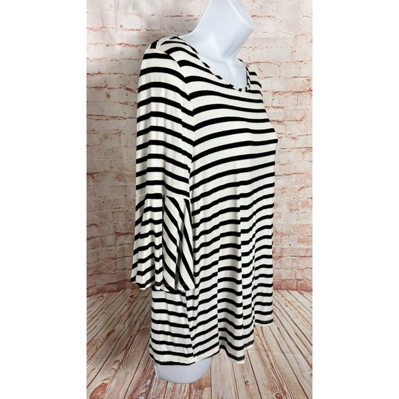Green Envelope Black and White Striped Blouse Sz M Bell Half Sleeve Top - Picture 4 of 6